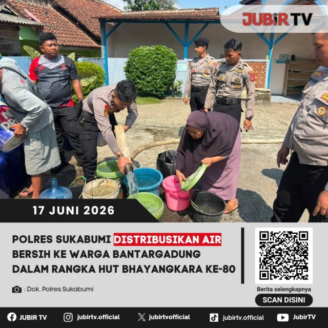 Dalam rangka memperingati HUT Bhayangkara ke-80, Polres Sukabumi menyalurkan bantuan air bersih kepada warga di Kecamatan Bantargadung yang terdampak kekeringan. Kegiatan bakti sosial ini dilakukan sebagai bentuk kepedulian terhadap masyarakat yang tengah mengalami kesulitan mendapatkan pasokan air bersih.

Berapa banyak bantuan air bersih yang disalurkan dan bagaimana respons warga terhadap kegiatan tersebut?

📌 𝐈𝐧𝐟𝐨 𝐥𝐞𝐧𝐠𝐤𝐚𝐩𝐧𝐲𝐚 𝐜𝐞𝐤 𝐝𝐢 𝐬𝐭𝐨𝐫𝐲 & 𝐬𝐨𝐫𝐨𝐭𝐚𝐧

#jubirtv #jubirtvnewscom #hutbhayangkara80 #polressukabumi #airbersih #bantargadung #sukabumi #baktisosial #kekeringan #beritasukabumi #jawabarat #polripeduli