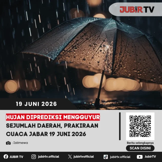 Sejumlah wilayah di Jawa Barat diperkirakan berpotensi diguyur hujan pada Jumat, 19 Juni 2026. Meski cuaca umumnya cerah berawan hingga berawan, masyarakat di beberapa daerah tetap diminta waspada terhadap kemungkinan hujan yang dapat terjadi pada siang hingga sore hari.

Wilayah mana saja yang berpotensi mengalami hujan dan bagaimana prakiraan cuaca lengkap dari BMKG untuk hari ini?

📌 𝐈𝐧𝐟𝐨 𝐥𝐞𝐧𝐠𝐤𝐚𝐩𝐧𝐲𝐚 𝐜𝐞𝐤 𝐝𝐢 𝐬𝐭𝐨𝐫𝐲 & 𝐬𝐨𝐫𝐨𝐭𝐚𝐧

#jubirtv #jubirtvnewscom #prakiraancuaca #cuacajabar #bmkg #jawabarat #hujanhariini #informasicuaca #beritajabar #cuacasukabumi #infocuaca #jawabaratterkini