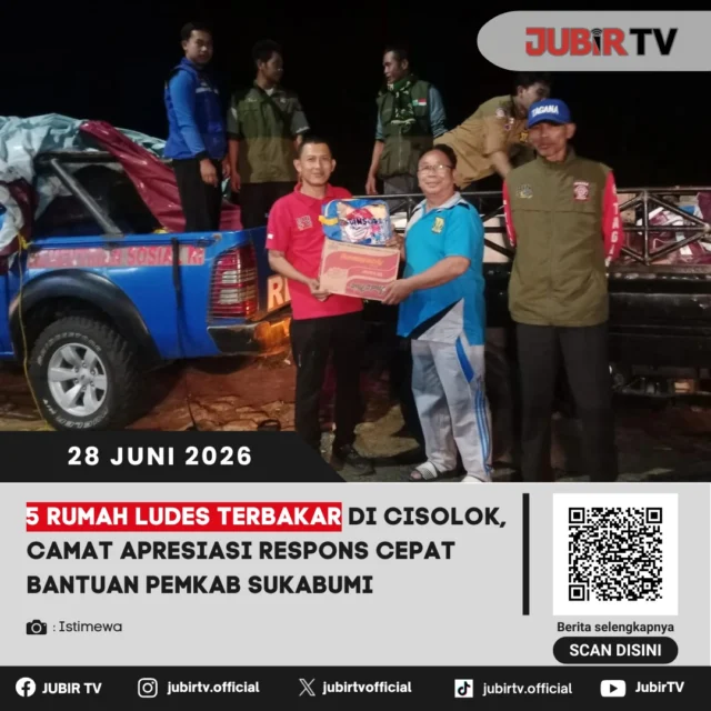 Sebanyak lima rumah di Kecamatan Cisolok, Kabupaten Sukabumi, ludes terbakar dalam musibah yang menghanguskan permukiman warga. Camat Cisolok mengapresiasi respons cepat Pemerintah Kabupaten Sukabumi dan berbagai pihak yang segera menyalurkan bantuan bagi para korban.

Penanganan darurat dilakukan untuk memastikan kebutuhan dasar warga terdampak dapat terpenuhi, sementara pendataan kerugian masih terus dilakukan. Bagaimana kronologi kebakaran dan bentuk bantuan yang telah diberikan kepada para korban?

📌 𝐈𝐧𝐟𝐨 𝐥𝐞𝐧𝐠𝐤𝐚𝐩𝐧𝐲𝐚 𝐜𝐞𝐤 𝐝𝐢 𝐬𝐭𝐨𝐫𝐲 & 𝐬𝐨𝐫𝐨𝐭𝐚𝐧

#jubirtv #jubirtvnewscom #sukabumi #cisolok #kebakaran #rumahludesterbakar #bantuanpemkab #beritasukabumi #jawabarat #peristiwa #infolokal #bencana
