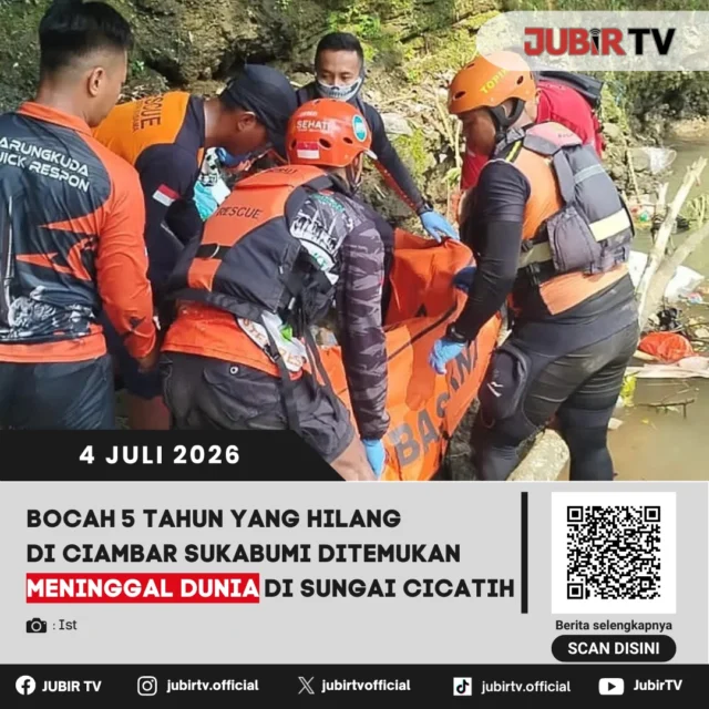 Misteri hilangnya anak di Kecamatan Ciambar Kabupaten Sukabumi akhirnya terjawab dengan kabar duka.

Setelah sempat dinyatakan hilang secara misterius selama lebih dari 24 jam, Fadlan Alparizi (5), bocah asal Kampung Babakan Gobang, RT 01/05, Desa Cibunarjaya, Kecamatan Ciambar, ditemukan dalam kondisi meninggal dunia.

Jasad korban ditemukan mengambang di aliran Sungai Cicatih pada Sabtu (4/7/2026) siang.

Fadlan sebelumnya dilaporkan hilang oleh pihak keluarga sejak Jumat (3/7/2026) sekitar pukul 11.45 WIB, sesaat sebelum pelaksanaan ibadah salat Jumat.

📌 𝐈𝐧𝐟𝐨 𝐥𝐞𝐧𝐠𝐤𝐚𝐩𝐧𝐲𝐚 𝐜𝐞𝐤 𝐝𝐢 𝐬𝐭𝐨𝐫𝐲 & 𝐬𝐨𝐫𝐨𝐭𝐚𝐧

#jubirtv #jubirtvnewscom #sukabumi #kabupatensukabumi #cicatih #bocahhilang #sungaicicatih