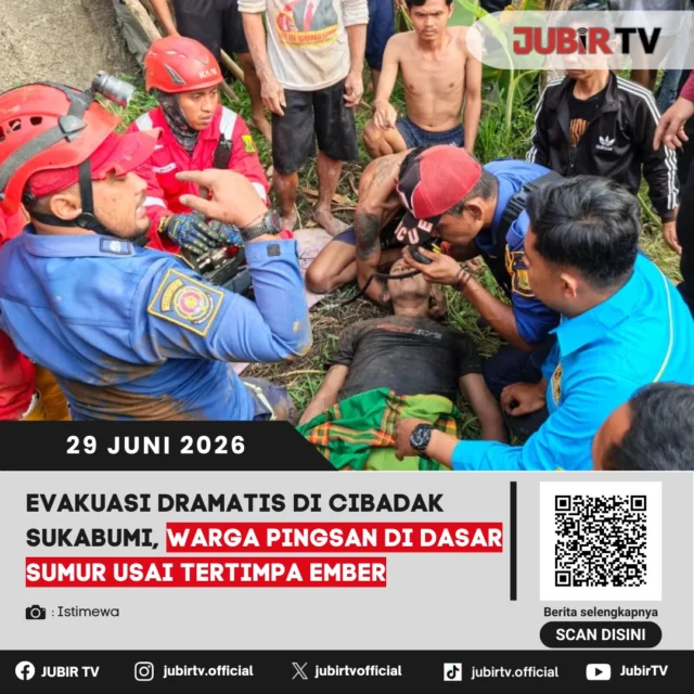 Seorang warga di Kecamatan Cibadak, Kabupaten Sukabumi, mengalami insiden dramatis setelah pingsan di dasar sumur usai tertimpa ember berisi material saat memperdalam sumur. Tim penyelamat gabungan bergerak cepat dan berhasil mengevakuasi korban dalam kondisi selamat. 

Proses evakuasi berlangsung cukup sulit karena ruang sumur yang sempit dan minim akses. Berkat kerja sama petugas dan warga, korban berhasil dievakuasi untuk mendapatkan penanganan medis. Bagaimana kronologi lengkap peristiwa tersebut?

📌 𝐈𝐧𝐟𝐨 𝐥𝐞𝐧𝐠𝐤𝐚𝐩𝐧𝐲𝐚 𝐜𝐞𝐤 𝐝𝐢 𝐬𝐭𝐨𝐫𝐲 & 𝐬𝐨𝐫𝐨𝐭𝐚𝐧

#jubirtv #jubirtvnewscom #sukabumi #cibadak #evakuasi #damkar #peristiwa #beritasukabumi #jawabarat #sumur #rescue #infolokal