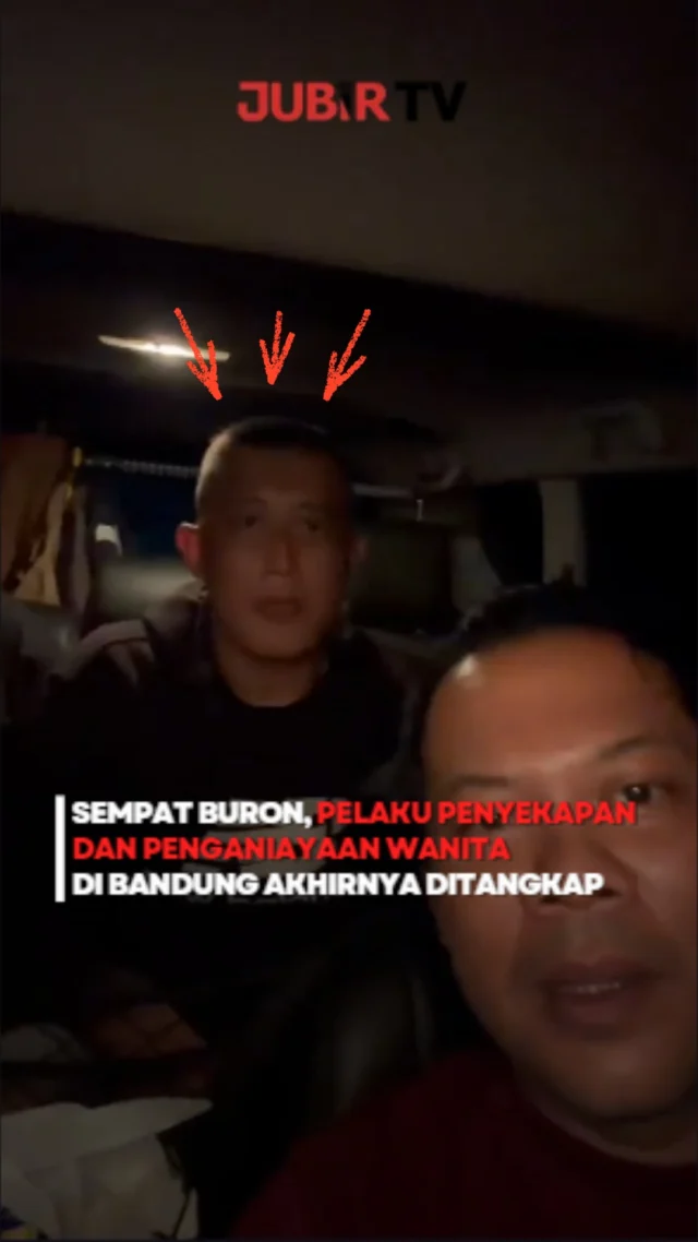 Pelarian Taufik Hidayat (30), tersangka kasus dugaan penyekapan dan penganiayaan terhadap seorang wanita di Kabupaten Bandung, akhirnya berakhir. Setelah sempat masuk Daftar Pencarian Orang (DPO), pelaku berhasil ditangkap oleh Ditreskrimum Polda Jawa Barat di wilayah Majalaya, Kabupaten Bandung, Selasa (23/6/2026).

Kasus ini menjadi sorotan publik setelah korban berinisial YTR (29) ditemukan dalam kondisi memprihatinkan dan menjalani perawatan intensif di RSHS Bandung. Polisi menyatakan tersangka telah ditetapkan sebagai pelaku penganiayaan dan kini menjalani pemeriksaan lebih lanjut.

Polda Jawa Barat memastikan proses hukum akan terus berjalan hingga seluruh fakta terungkap dan korban mendapatkan keadilan.

Editor: Tino

#jubirtv #jubirtvnewscom #bandung #jawabarat #poldajabar #kriminal #penganiayaan #kekerasanperempuan #beritahariini #kabupatenbandung #viralindonesia #infoterkini