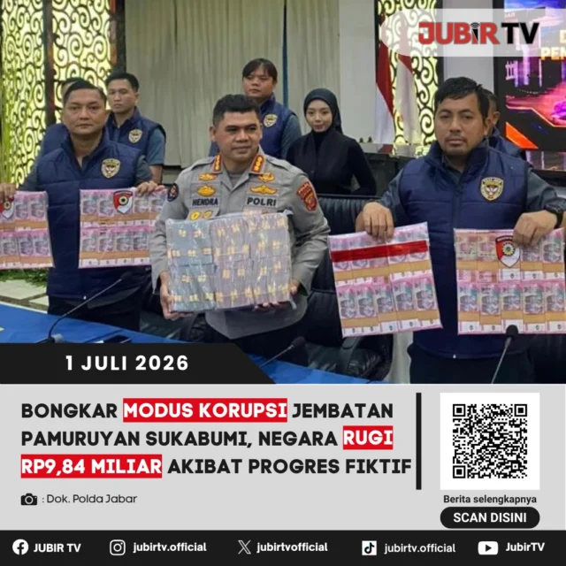 Polda Jawa Barat mengungkap modus dugaan korupsi proyek penggantian Jembatan Pamuruyan di Kabupaten Sukabumi yang menyebabkan kerugian negara mencapai Rp9,84 miliar. Penyidik menduga dua tersangka memalsukan laporan progres pekerjaan agar pencairan anggaran jauh lebih besar dari kondisi fisik proyek di lapangan. 

Berdasarkan hasil penyelidikan, laporan progres pekerjaan disebut telah mencapai 85,50 persen sehingga pembayaran proyek senilai sekitar Rp14,2 miliar dapat dicairkan. Namun, hasil pemeriksaan ahli konstruksi menunjukkan realisasi fisik pekerjaan baru sekitar 23,96 persen. Bagaimana kronologi dugaan korupsi ini, peran masing-masing tersangka, dan perkembangan penanganan kasusnya?

📌 𝐈𝐧𝐟𝐨 𝐥𝐞𝐧𝐠𝐤𝐚𝐩𝐧𝐲𝐚 𝐜𝐞𝐤 𝐝𝐢 𝐬𝐭𝐨𝐫𝐲 & 𝐬𝐨𝐫𝐨𝐭𝐚𝐧

#jubirtv #jubirtvnewscom #sukabumi #kabupatensukabumi #pamuruyan #jembatanpamuruyan #korupsi #poldajabar #tipikor #beritasukabumi #jawabarat #hukumindonesia