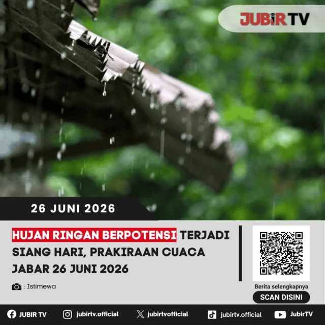 Waspada bagi warga Jawa Barat! Berdasarkan rilis terbaru dari BMKG untuk hari ini, Jumat 26 Juni 2026, cuaca di sebagian besar wilayah Jabar diprediksi cerah berawan hingga berawan pada pagi hari.

Namun, memasuki siang hingga malam hari, sejumlah wilayah berpotensi diguyur hujan dengan intensitas ringan hingga sedang. Masyarakat diimbau untuk tetap waspada terhadap potensi cuaca ekstrem lokal seperti kilat/petir dan angin kencang saat beraktivitas di luar ruangan.

📌 𝐈𝐧𝐟𝐨 𝐥𝐞𝐧𝐠𝐤𝐚𝐩𝐧𝐲𝐚 𝐜𝐞𝐤 𝐝𝐢 𝐬𝐭𝐨𝐫𝐲 & 𝐬𝐨𝐫𝐨𝐭𝐚𝐧

#jubirtv #jubirtvnewscom #prakiraancuaca #jawabarat #infobmkg #cuacajabar #beritacuaca #infocuaca #infojawabarat #hujanringan #waspadacuaca #jumatberkah