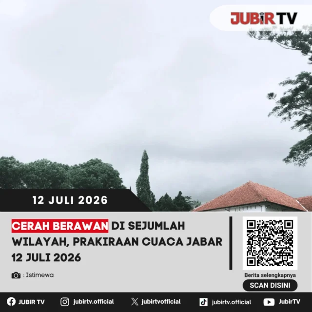 Prakiraan cuaca Jawa Barat untuk hari ini, 12 Juli 2026. Secara umum, sejumlah wilayah di Jawa Barat diprediksi akan mengalami cuaca cerah berawan hingga berawan sepanjang hari.

Meskipun cuaca cenderung bersahabat, masyarakat tetap diimbau untuk selalu memantau informasi terkini dari BMKG, terutama bagi yang berencana beraktivitas di luar ruangan. Pastikan selalu sedia payung atau perlindungan diri untuk mengantisipasi perubahan cuaca yang sewaktu-waktu bisa terjadi.

📌 𝐈𝐧𝐟𝐨 𝐥𝐞𝐧𝐠𝐤𝐚𝐩𝐧𝐲𝐚 𝐜𝐞𝐤 𝐝𝐢 𝐬𝐭𝐨𝐫𝐲 & 𝐬𝐨𝐫𝐨𝐭𝐚𝐧

#jubirtv #jubirtvnewscom #cuacajabar #prakiraancuaca #infobmkg #jawabarat #infojabar #bmkg #beritacuaca #cuacahariini #jubirtvnews #cuacabandung #cuacabogo