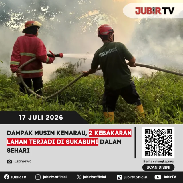 🔥 Musim kemarau mulai berdampak di Kabupaten Sukabumi. Dalam sehari, dua kebakaran lahan terjadi di lokasi berbeda, menjadi peringatan agar masyarakat lebih waspada terhadap potensi kebakaran yang meningkat saat cuaca kering. 

BPBD mengimbau masyarakat untuk tidak membakar lahan, tidak membuang puntung rokok sembarangan, serta segera melaporkan jika menemukan titik api agar kebakaran tidak meluas. Status siaga kekeringan dan kebakaran lahan juga masih diberlakukan selama musim kemarau berlangsung. 

📌 𝐈𝐧𝐟𝐨 𝐥𝐞𝐧𝐠𝐤𝐚𝐩𝐧𝐲𝐚 𝐜𝐞𝐤 𝐝𝐢 𝐬𝐭𝐨𝐫𝐲 & 𝐬𝐨𝐫𝐨𝐭𝐚𝐧

#jubirtv #jubirtvnewscom #sukabumi #kebakaranlahan #musimkemarau #bpbd #karhutla #beritasukabumi #jawabarat