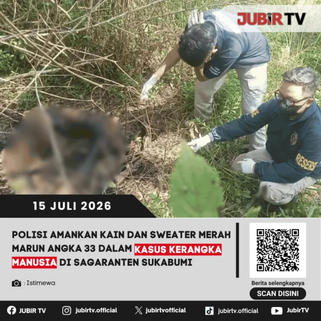 🚨 Penyelidikan kasus penemuan kerangka manusia di Sagaranten terus berlanjut. Polisi kini mengamankan sejumlah barang bukti, termasuk kain dan sweater merah marun bernomor 33 yang ditemukan di sekitar lokasi kejadian.

Barang bukti tersebut akan menjadi bagian dari proses penyelidikan untuk mengungkap identitas korban dan penyebab kematiannya. Polisi juga masih mengumpulkan keterangan saksi serta menunggu hasil pemeriksaan forensik guna mengungkap fakta di balik kasus ini.

📌 𝐈𝐧𝐟𝐨 𝐥𝐞𝐧𝐠𝐤𝐚𝐩𝐧𝐲𝐚 𝐜𝐞𝐤 𝐝𝐢 𝐬𝐭𝐨𝐫𝐲 & 𝐬𝐨𝐫𝐨𝐭𝐚𝐧

#jubirtv #jubirtvnewscom #sagaranten #sukabumi #penemuankerangka #polisi #forensik #kriminal #beritasukabumi #jawabarat
