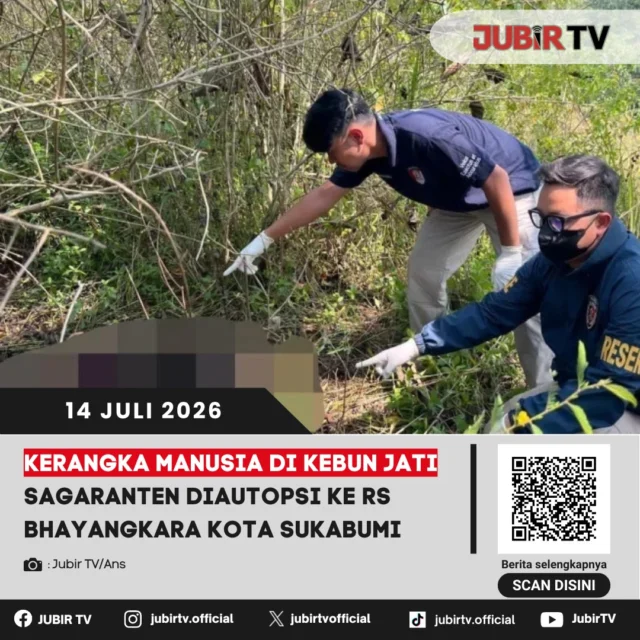 🚨 Kasus penemuan kerangka manusia di kebun jati Kecamatan Sagaranten memasuki babak baru. Kerangka tanpa identitas tersebut dibawa ke RS Bhayangkara Kota Sukabumi untuk menjalani proses autopsi dan identifikasi forensik.

Autopsi dilakukan dengan melibatkan ahli odontologi forensik guna membantu mengungkap identitas korban. Sementara itu, kepolisian masih terus melakukan penyelidikan dan mengumpulkan sejumlah petunjuk untuk mengungkap penyebab kematian serta identitas korban.

𝗣𝗲𝗻𝗷𝗲𝗹𝗮𝘀𝗮𝗻 𝗹𝗲𝗻𝗴𝗸𝗮𝗽𝗻𝘆𝗮 𝗱𝗶 𝗸𝗼𝗹𝗼𝗺 𝗸𝗼𝗺𝗲𝗻𝘁𝗮𝗿 👇

#jubirtv #jubirtvnewscom #sagaranten #sukabumi #penemuankerangka #autopsi #polisi #forensik #beritasukabumi #kriminal