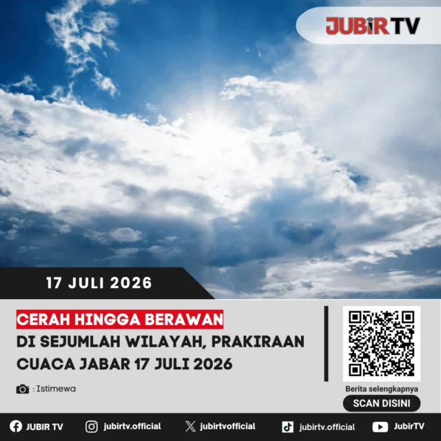 🌤️ Cuaca di Jawa Barat pada Jumat, 17 Juli 2026 diprakirakan didominasi cerah hingga berawan di sejumlah wilayah. Meski demikian, beberapa daerah masih berpotensi mengalami perubahan cuaca pada siang hingga sore hari, sehingga masyarakat diimbau tetap waspada saat beraktivitas. 

Bagi yang memiliki aktivitas di luar ruangan, jangan lupa tetap memantau informasi cuaca terbaru dan menyesuaikan rencana perjalanan agar tetap aman dan nyaman selama musim kemarau berlangsung.

📌 𝐈𝐧𝐟𝐨 𝐥𝐞𝐧𝐠𝐤𝐚𝐩𝐧𝐲𝐚 𝐜𝐞𝐤 𝐝𝐢 𝐬𝐭𝐨𝐫𝐲 & 𝐬𝐨𝐫𝐨𝐭𝐚𝐧

#jubirtv #jubirtvnewscom #prakiraancuaca #cuacajabar #jawabarat #bmkg #cuacahariini #infocuaca #beritajabar #sukabumi
