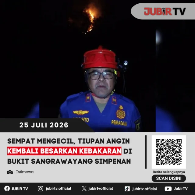🔥 Api di Bukit Sangrawayang, Kecamatan Simpenan, sempat mengecil, namun kembali membesar akibat tiupan angin kencang. Petugas gabungan terus berjibaku melakukan pemadaman agar kebakaran tidak meluas ke area lain di tengah kondisi musim kemarau.

📌 𝐈𝐧𝐟𝐨 𝐥𝐞𝐧𝐠𝐤𝐚𝐩𝐧𝐲𝐚 𝐜𝐞𝐤 𝐝𝐢 𝐬𝐭𝐨𝐫𝐲 & 𝐬𝐨𝐫𝐨𝐭𝐚𝐧

#jubirtv #jubirtvnewscom #simpenan #sangrawayang #kabupatensukabumi #kebakaran #karhutla #musimkemarau #beritasukabumi #peristiwa