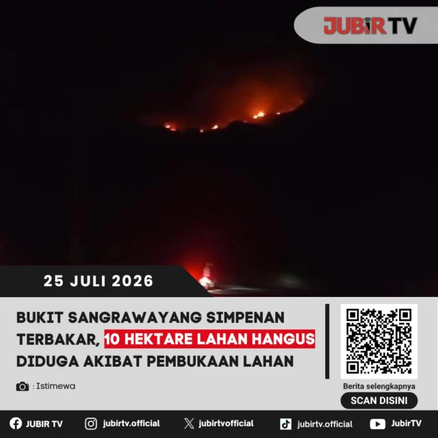 🔥 Kebakaran lahan di Bukit Sangrawayang, Kecamatan Simpenan, Kabupaten Sukabumi, semakin meluas. Sekitar 10 hektare lahan dilaporkan hangus terbakar. Petugas gabungan terus berupaya memadamkan api dan mengimbau masyarakat agar tidak melakukan aktivitas yang berpotensi memicu kebakaran di musim kemarau.

📌 𝐈𝐧𝐟𝐨 𝐥𝐞𝐧𝐠𝐤𝐚𝐩𝐧𝐲𝐚 𝐜𝐞𝐤 𝐝𝐢 𝐬𝐭𝐨𝐫𝐲 & 𝐬𝐨𝐫𝐨𝐭𝐚𝐧

#jubirtv #jubirtvnewscom #simpenan #sangrawayang #kabupatensukabumi #kebakaran #karhutla #musimkemarau #beritasukabumi #peristiwa