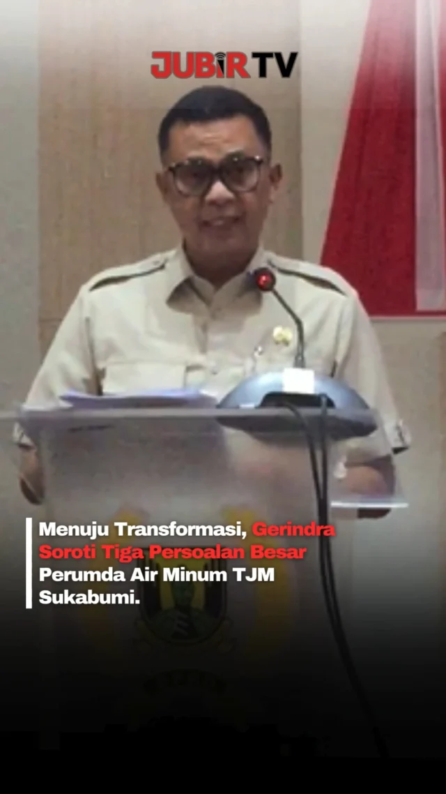 Fraksi Gerindra DPRD Kabupaten Sukabumi menyampaikan sejumlah catatan terhadap rencana perubahan status Perumda menjadi Perseroda dalam Rapat Paripurna DPRD, Selasa (28/7/2026).

Dalam pandangan umum yang disampaikan Hera Iskandar, Fraksi Gerindra menyoroti tiga persoalan utama yang dinilai perlu segera dibenahi, yakni rendahnya pengembalian investasi dari penyertaan modal daerah, tingginya tingkat kebocoran air yang masih di atas 30 persen, serta belum meratanya pelayanan air bersih di wilayah selatan dan pelosok Kabupaten Sukabumi.

Selain mendukung pembahasan Raperda dilanjutkan, Fraksi Gerindra menegaskan transformasi menjadi Perseroda harus mampu meningkatkan profesionalisme, kualitas pelayanan, serta memberikan kontribusi nyata terhadap Pendapatan Asli Daerah (PAD), tanpa membebani masyarakat melalui kenaikan tarif air.

Editor: Tino

#jubirtv #jubirtvnewscom #dprdsukabumi #gerindra #heraiskandar #perseroda #perumda #airbersih #pad #kabupatensukabumi #beritasukabumi