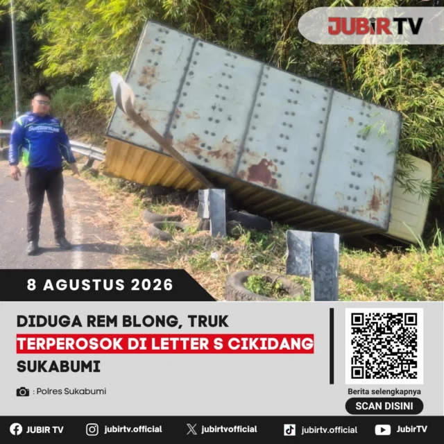 🚨 Diduga rem blong, sebuah truk terperosok di turunan tajam Letter S Cikidang, Sukabumi.

Kecelakaan terjadi Sabtu (8/8) pagi saat truk Mitsubishi Colt Diesel bermuatan kantong kresek melaju dari arah Cikidang menuju Palabuhanratu.

Saat melewati tikungan menurun, sistem pengereman diduga bermasalah hingga kendaraan hilang kendali dan terperosok ke bahu jalan.

Beruntung, pengemudi dan penumpang selamat tanpa luka. Namun, truk mengalami kerusakan materi.

📌 𝐈𝐧𝐟𝐨 𝐥𝐞𝐧𝐠𝐤𝐚𝐩𝐧𝐲𝐚 𝐜𝐞𝐤 𝐝𝐢 𝐬𝐭𝐨𝐫𝐲 & 𝐬𝐨𝐫𝐨𝐭𝐚𝐧

#jubirtv #jubirtvnewscom #sukabumi #cikidang #letterscikidang #kecelakaan #kecelakaansukabumi #truk #remblong #palabuhanratu #beritasukabumi