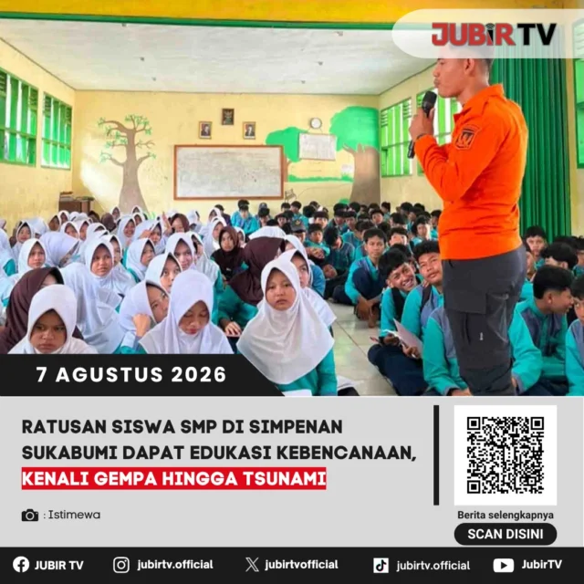 🌊 Bukan cuma tahu soal gempa dan tsunami, 215 siswa SMPN 1 Simpenan juga dibekali cara menghadapi situasi darurat.

BPBD Kabupaten Sukabumi bersama mahasiswa KKN Universitas Pakuan memberikan edukasi kebencanaan, mulai dari potensi gempa, tsunami, banjir, longsor, cuaca ekstrem hingga gelombang tinggi.

Para siswa juga dikenalkan dengan Psychological First Aid (PFA) untuk membantu memberikan dukungan psikologis setelah bencana.

Seperti apa edukasi kebencanaan yang diberikan kepada para siswa di Simpenan?

📌 𝐈𝐧𝐟𝐨 𝐥𝐞𝐧𝐠𝐤𝐚𝐩𝐧𝐲𝐚 𝐜𝐞𝐤 𝐝𝐢 𝐬𝐭𝐨𝐫𝐲 & 𝐬𝐨𝐫𝐨𝐭𝐚𝐧

#jubirtv #jubirtvnewscom #sukabumi #simpenan #edukasikebencanaan #bpbd #gempa #tsunami #mitigasibencana #beritasukabumi