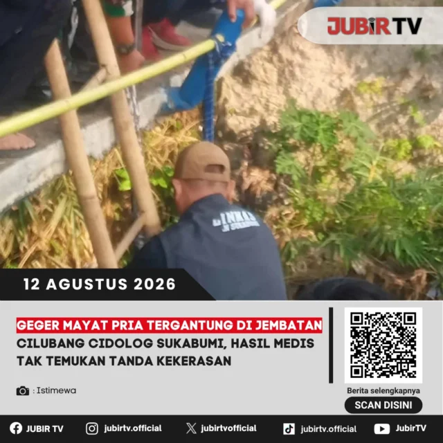 🚨 Warga Cidolog digegerkan penemuan seorang pria meninggal dunia di Jembatan Cilubang.

Jasad pria tersebut ditemukan dalam kondisi tergantung dan langsung mendapat penanganan dari petugas. Polisi masih melakukan pemeriksaan untuk mengungkap identitas serta penyebab pasti kejadian.

Bagaimana kronologi penemuan jasad tersebut?

📌 𝐈𝐧𝐟𝐨 𝐥𝐞𝐧𝐠𝐤𝐚𝐩𝐧𝐲𝐚 𝐜𝐞𝐤 𝐝𝐢 𝐬𝐭𝐨𝐫𝐲 & 𝐬𝐨𝐫𝐨𝐭𝐚𝐧

#jubirtv #jubirtvnewscom #cidolog #sukabumi #jembatancilubang #penemuanmayat #sukabumiselatan #polisisukabumi #infokriminal #beritasukabumi