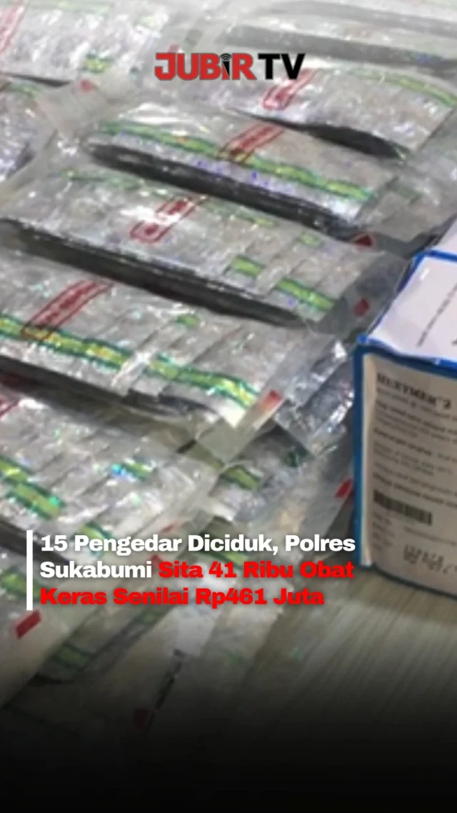 41 ribu lebih obat keras disita, 15 pengedar dibekuk.

Satresnarkoba Polres Sukabumi membongkar jaringan peredaran Obat Keras Terbatas (OKT) dalam kurun waktu tiga bulan terakhir.

Total 41.479 butir obat keras diamankan, terdiri dari Tramadol, Hexymer, dan Trihexyphenidyl. Nilai barang bukti tersebut ditaksir mencapai Rp461,33 juta.

Polisi menyebut pengungkapan ini mencegah potensi penyalahgunaan obat keras terhadap sekitar 15.104 jiwa. Belasan tersangka kini ditahan untuk menjalani proses hukum.

Sc: Berbagai Sumber
Editor: Tino

#jubirtv #jubirtvnewscom #sukabumi #polressukabumi #obatkeras #peredaranobat #tramadol #kriminal #beritasukabumi #jawabarat #beritaterkini
