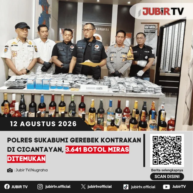 🚨 Polres Sukabumi gerebek sebuah kontrakan di Cicantayan, ribuan botol miras ditemukan.

Dalam penggerebekan tersebut, polisi mengamankan 3.641 botol minuman keras yang diduga akan diedarkan. Barang bukti kemudian diamankan untuk proses lebih lanjut.

Dari mana asal ribuan botol miras tersebut dan bagaimana pengungkapannya? 

📌 𝐈𝐧𝐟𝐨 𝐥𝐞𝐧𝐠𝐤𝐚𝐩𝐧𝐲𝐚 𝐜𝐞𝐤 𝐝𝐢 𝐬𝐭𝐨𝐫𝐲 & 𝐬𝐨𝐫𝐨𝐭𝐚𝐧

#jubirtv #jubirtvnewscom #sukabumi #cicantayan #polressukabumi #miras #minumankeras #razia #penertiban #beritasukabumi #kabupatensukabumi