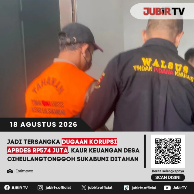 💰 Kaur Keuangan Desa Ciheulangtonggoh jadi tersangka dugaan korupsi APBDes Rp574 juta.

Kejaksaan Negeri Kabupaten Sukabumi menetapkan RN sebagai tersangka setelah diduga menyalahgunakan dana APBDes 2025. Sebanyak 67 kegiatan desa disebut tidak terlaksana, dengan kerugian keuangan desa mencapai Rp574,25 juta. 

RN kini ditahan di Lapas Kelas IIA Warungkiara untuk menjalani proses hukum lebih lanjut.

Bagaimana modus dugaan korupsinya?

📌 𝐈𝐧𝐟𝐨 𝐥𝐞𝐧𝐠𝐤𝐚𝐩𝐧𝐲𝐚 𝐜𝐞𝐤 𝐝𝐢 𝐬𝐭𝐨𝐫𝐲 & 𝐬𝐨𝐫𝐨𝐭𝐚𝐧

#jubirtv #jubirtvnewscom #cibadak #sukabumi #korupsi #apbdes #desaciheulangtonggoh #kejaksaan #korupsidesa #beritasukabumi #kabupatensukabumi
