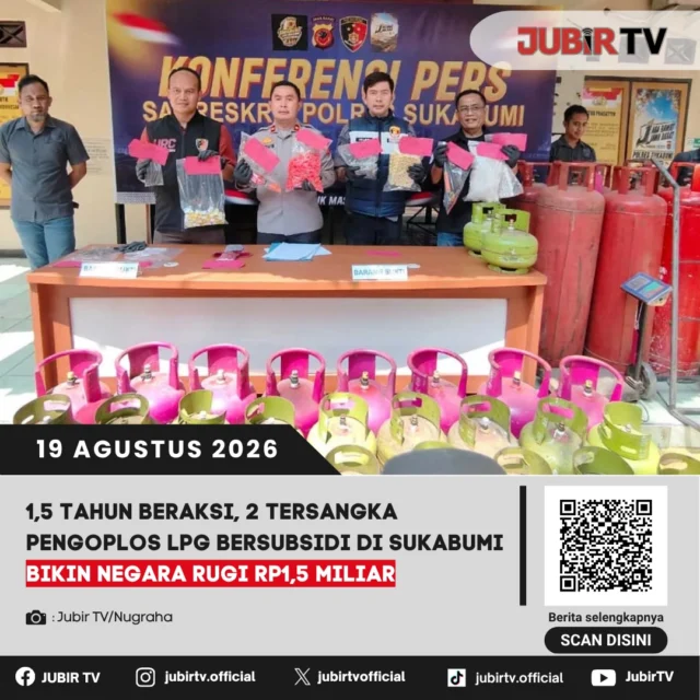🔥 1,5 Tahun Beraksi, 2 Tersangka Pengoplos LPG Bersubsidi di Sukabumi Bikin Negara Rugi Rp1,5 Miliar.

Polres Sukabumi mengungkap praktik pengoplosan LPG bersubsidi yang diduga telah berlangsung selama 1,5 tahun. Dua tersangka diamankan setelah memindahkan isi LPG 3 kilogram ke tabung berukuran lebih besar untuk dijual kembali. 

Akibat aksi tersebut, kerugian negara diperkirakan mencapai Rp1,5 miliar.

Bagaimana modus dan keuntungan yang diperoleh pelaku?

📌 𝐈𝐧𝐟𝐨 𝐥𝐞𝐧𝐠𝐤𝐚𝐩𝐧𝐲𝐚 𝐜𝐞𝐤 𝐝𝐢 𝐬𝐭𝐨𝐫𝐲 & 𝐬𝐨𝐫𝐨𝐭𝐚𝐧

#jubirtv #jubirtvnewscom #sukabumi #lpg3kg #elpiji #pengoplosangas #gasbersubsidi #polressukabumi #kriminal #beritasukabumi #kabupatensukabumi