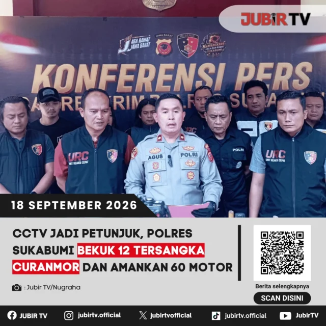 🚨 CCTV Bongkar Curanmor di Sukabumi, 12 Tersangka dan 60 Motor Diamankan

Polres Sukabumi mengungkap 20 TKP curanmor dalam Operasi Libas 2026. Sebanyak 12 tersangka dari enam kelompok diamankan, sementara 60 motor hasil dugaan pencurian turut disita.

Pengungkapan ini bermula dari rekaman CCTV yang membantu polisi mengidentifikasi para tersangka.

Bagaimana polisi membongkar jaringan curanmor ini?

📌 𝐈𝐧𝐟𝐨 𝐥𝐞𝐧𝐠𝐤𝐚𝐩𝐧𝐲𝐚 𝐜𝐞𝐤 𝐝𝐢 𝐬𝐭𝐨𝐫𝐲 & 𝐬𝐨𝐫𝐨𝐭𝐚𝐧

#jubirtv #jubirtvnewscom #curanmor #sukabumi #polressukabumi #operasilibas #cctv #pencurianmotor #kriminal