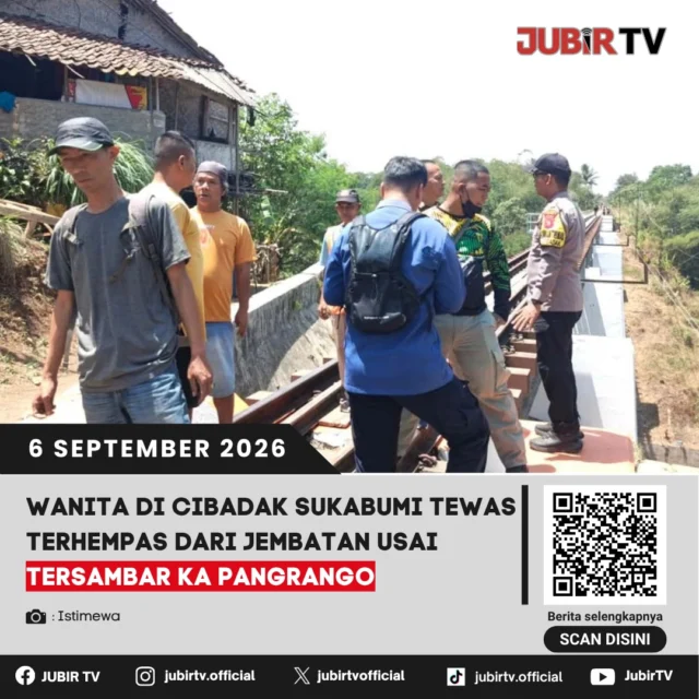 🚆 Wanita di Cibadak Sukabumi Tewas Tersambar KA Pangrango

Seorang wanita, Een Suhaeni (50), meninggal dunia setelah tersambar KA Pangrango di jembatan rel Kampung Kamandoran, Desa Karangtengah, Kecamatan Cibadak, Sukabumi, Minggu (6/9/2026).

Korban disebut sempat berupaya menghindar, namun tersambar kereta hingga terhempas ke jurang sekitar 15 meter. Jenazah kemudian dievakuasi petugas dan dibawa ke RSUD Sekarwangi.

KAI mengimbau masyarakat tidak melakukan aktivitas di jalur rel demi keselamatan.

📌 𝐈𝐧𝐟𝐨 𝐥𝐞𝐧𝐠𝐤𝐚𝐩𝐧𝐲𝐚 𝐜𝐞𝐤 𝐝𝐢 𝐬𝐭𝐨𝐫𝐲 & 𝐬𝐨𝐫𝐨𝐭𝐚𝐧

#jubirtv #jubirtvnewscom #cibadak #sukabumi #kapangrango #kai #kecelakaankereta #kecelakaan #beritasukabumi #infobogor