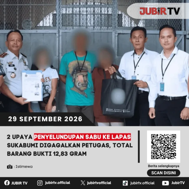 🚨 2 Upaya Penyelundupan Sabu ke Lapas Sukabumi Digagalkan, Total 12,83 Gram

Petugas Lapas Kelas IIB Sukabumi menggagalkan dua upaya penyelundupan sabu hanya dalam selang delapan menit. Sabu ditemukan dalam tiga celana titipan dan sebuah jaket milik pengunjung.

Total empat paket diduga sabu seberat 12,83 gram bruto diamankan. Barang bukti dan pihak yang diduga terlibat kemudian diserahkan kepada Satresnarkoba Polres Sukabumi Kota untuk proses hukum lebih lanjut.

Bagaimana modus penyelundupannya terbongkar?

📌 𝐈𝐧𝐟𝐨 𝐥𝐞𝐧𝐠𝐤𝐚𝐩𝐧𝐲𝐚 𝐜𝐞𝐤 𝐝𝐢 𝐬𝐭𝐨𝐫𝐲 & 𝐬𝐨𝐫𝐨𝐭𝐚𝐧

#jubirtv #jubirtvnewscom #lapassukabumi #sukabumi #sabu #narkoba #penyelundupan #lapas #polisi #beritasukabumi