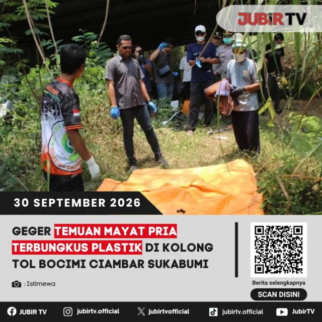 🚨 Geger! Mayat Pria Terbungkus Plastik Ditemukan di Kolong Tol Bocimi

Warga Ciambar, Kabupaten Sukabumi, digegerkan penemuan jasad pria tanpa identitas di bawah Tol Bocimi KM 69, Selasa (29/9). Jasad ditemukan dalam kondisi terbungkus plastik dan karung, serta sudah mengalami pembusukan.

Polisi masih melakukan penyelidikan untuk mengungkap identitas dan penyebab kematian korban. Jasad telah dibawa ke RS Polri Kramat Jati untuk proses autopsi dan identifikasi.

Bagaimana kronologi penemuannya?

📌 𝐈𝐧𝐟𝐨 𝐥𝐞𝐧𝐠𝐤𝐚𝐩𝐧𝐲𝐚 𝐜𝐞𝐤 𝐝𝐢 𝐬𝐭𝐨𝐫𝐲 & 𝐬𝐨𝐫𝐨𝐭𝐚𝐧

#jubirtv #jubirtvnewscom #sukabumi #ciambar #tolbocimi #penemuanmayat #kriminal #infokriminal #jawabarat