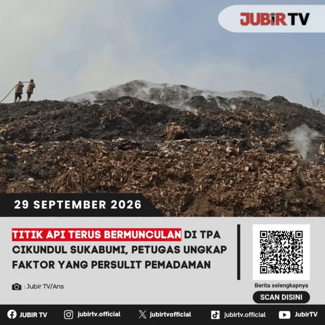 🔥 Titik Api Terus Bermunculan di TPA Cikundul, Pemadaman Masih Terkendala

Kebakaran di TPA Cikundul, Kota Sukabumi belum sepenuhnya padam. Titik api terus muncul karena bagian bawah timbunan sampah masih panas, ditambah material seperti plastik yang dapat membuat panas dan gas terperangkap.

Petugas juga menghadapi kendala cuaca panas dan angin yang dapat memicu munculnya kembali api. Apa saja faktor yang membuat pemadaman sulit dilakukan?

📌 𝐈𝐧𝐟𝐨 𝐥𝐞𝐧𝐠𝐤𝐚𝐩𝐧𝐲𝐚 𝐜𝐞𝐤 𝐝𝐢 𝐬𝐭𝐨𝐫𝐲 & 𝐬𝐨𝐫𝐨𝐭𝐚𝐧

#jubirtv #jubirtvnewscom #tpacikundul #sukabumi #kebakaran #damkar #sampah #lembursitu #kotasukabumi #beritasukabumi