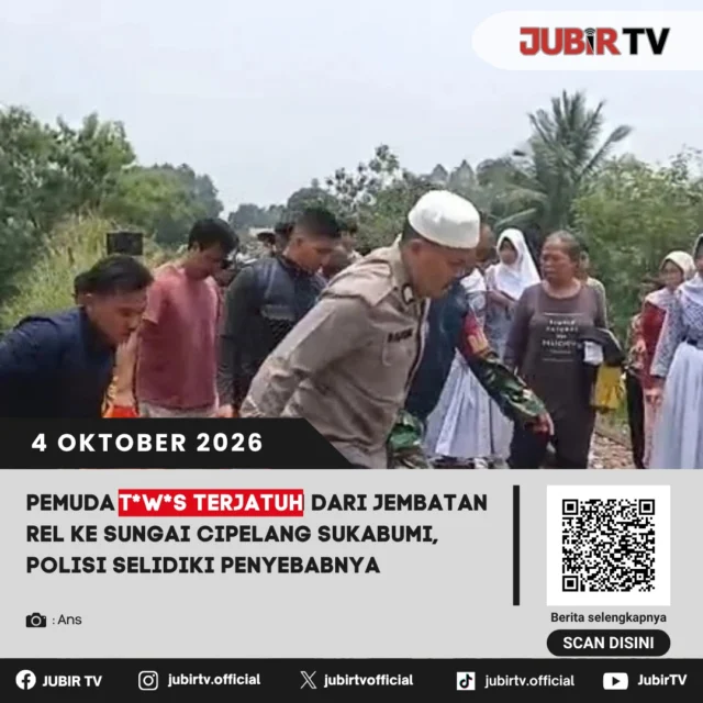 Warga di sekitar aliran Sungai Cipelang, Kecamatan Warudoyong, Kota Sukabumi, digegerkan oleh penemuan mayat pemuda di dasar sungai pada Jumat (2/10/2026) pagi. Korban ditemukan t*was tepat di bawah jembatan perlintasan rel kereta api.

Sebelum ditemukan tak bernyawa, pemuda yang diketahui berinisial S (25), warga Kecamatan Gunungpuyuh, Kota Sukabumi tersebut sempat terlihat oleh saksi mata sedang berada di atas jembatan rel kereta api setinggi kurang lebih 20 meter dari permukaan sungai Cipelang.

📌 𝐈𝐧𝐟𝐨 𝐥𝐞𝐧𝐠𝐤𝐚𝐩𝐧𝐲𝐚 𝐜𝐞𝐤 𝐝𝐢 𝐬𝐭𝐨𝐫𝐲 & 𝐬𝐨𝐫𝐨𝐭𝐚𝐧
#jubirtv #jubirtvnewscom #sungaicipelang #pemuda #penemuanmayat