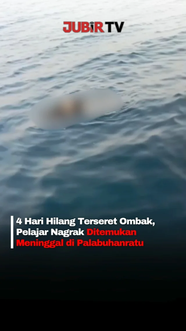 Setelah empat hari pencarian, pelajar asal Nagrak, Kabupaten Sukabumi, yang hilang terseret ombak di Pantai Istiqomah akhirnya ditemukan dalam kondisi meninggal dunia.

Doa Khairul Ikhsan (17) ditemukan mengapung di sekitar perairan PLTU Palabuhanratu pada Rabu (7/10/2026) pagi. Korban kemudian dievakuasi oleh tim SAR gabungan menggunakan perahu nelayan menuju Dermaga 2 Palabuhanratu dan dibawa ke RSUD Palabuhanratu sebelum diserahkan kepada keluarga.

Sebelumnya, Doa dilaporkan hilang setelah terseret ombak saat berenang bersama rekannya pada Sabtu (3/10/2026). Pencarian dilakukan selama empat hari melalui jalur laut, darat, hingga pemantauan udara.

Tim SAR mengingatkan masyarakat agar tidak memaksakan diri berenang saat kondisi arus dan gelombang laut tidak memungkinkan.

Editor: Tino

#jubirtv #jubirtvnewscom #sukabumi #nagrak #palabuhanratu #pantaiistiqomah #sar #basarnas #oranghilang #kecelakaanlaut #beritaterkini